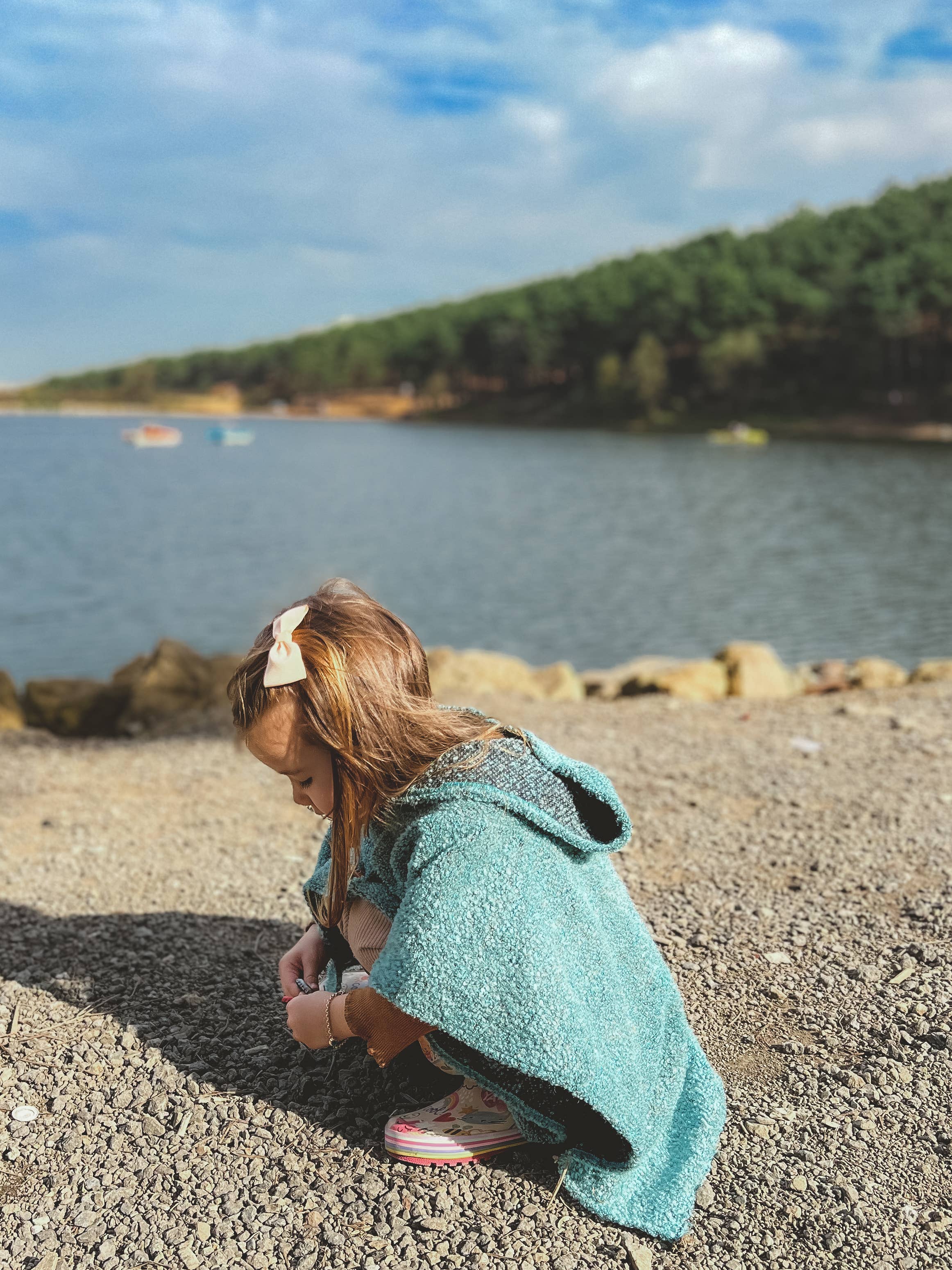 KID HOODED BOUCLE TEDDY PONCHO