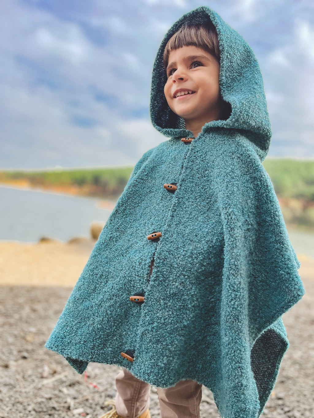 KID HOODED BOUCLE TEDDY PONCHO