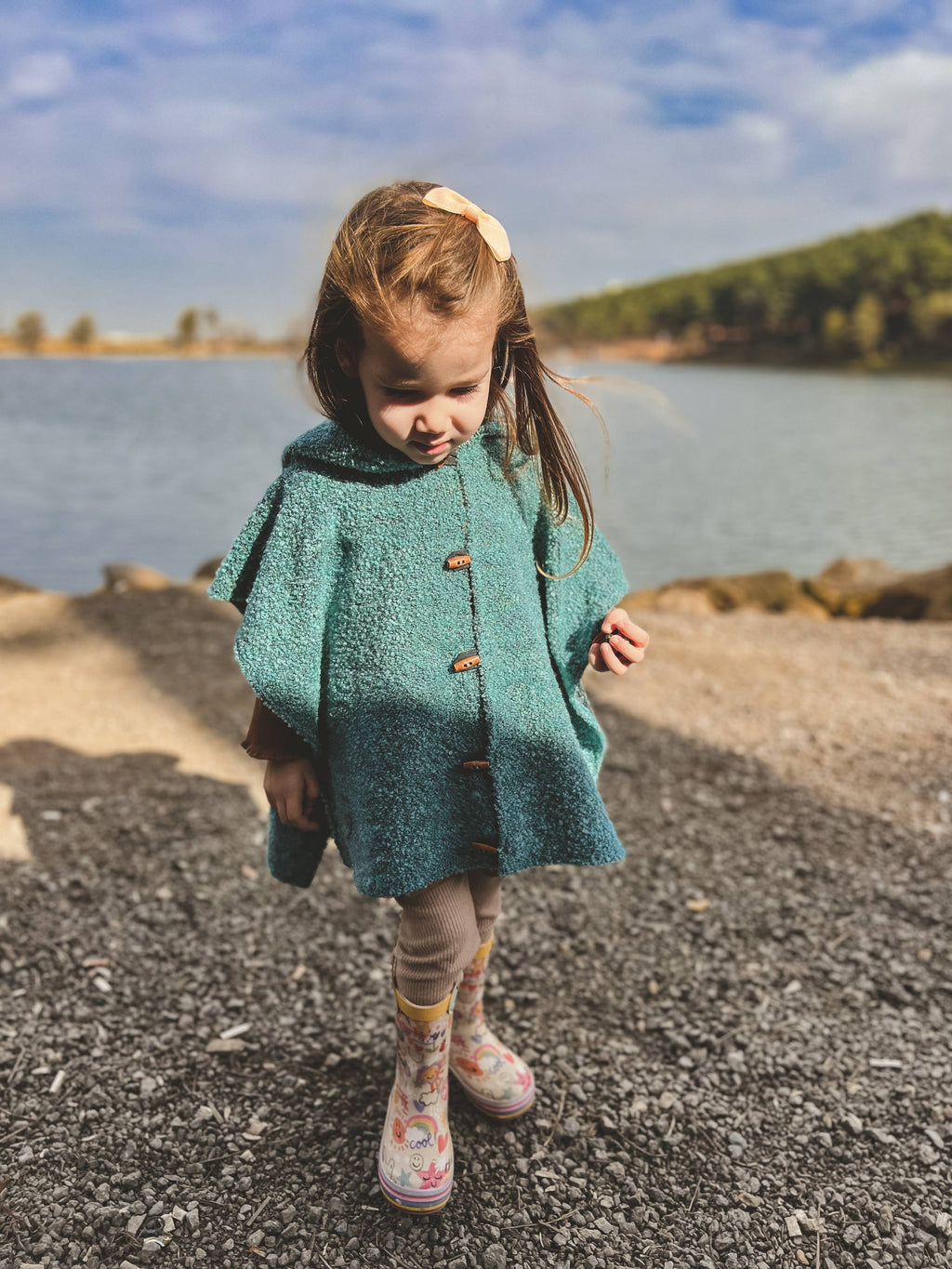 KID HOODED BOUCLE TEDDY PONCHO