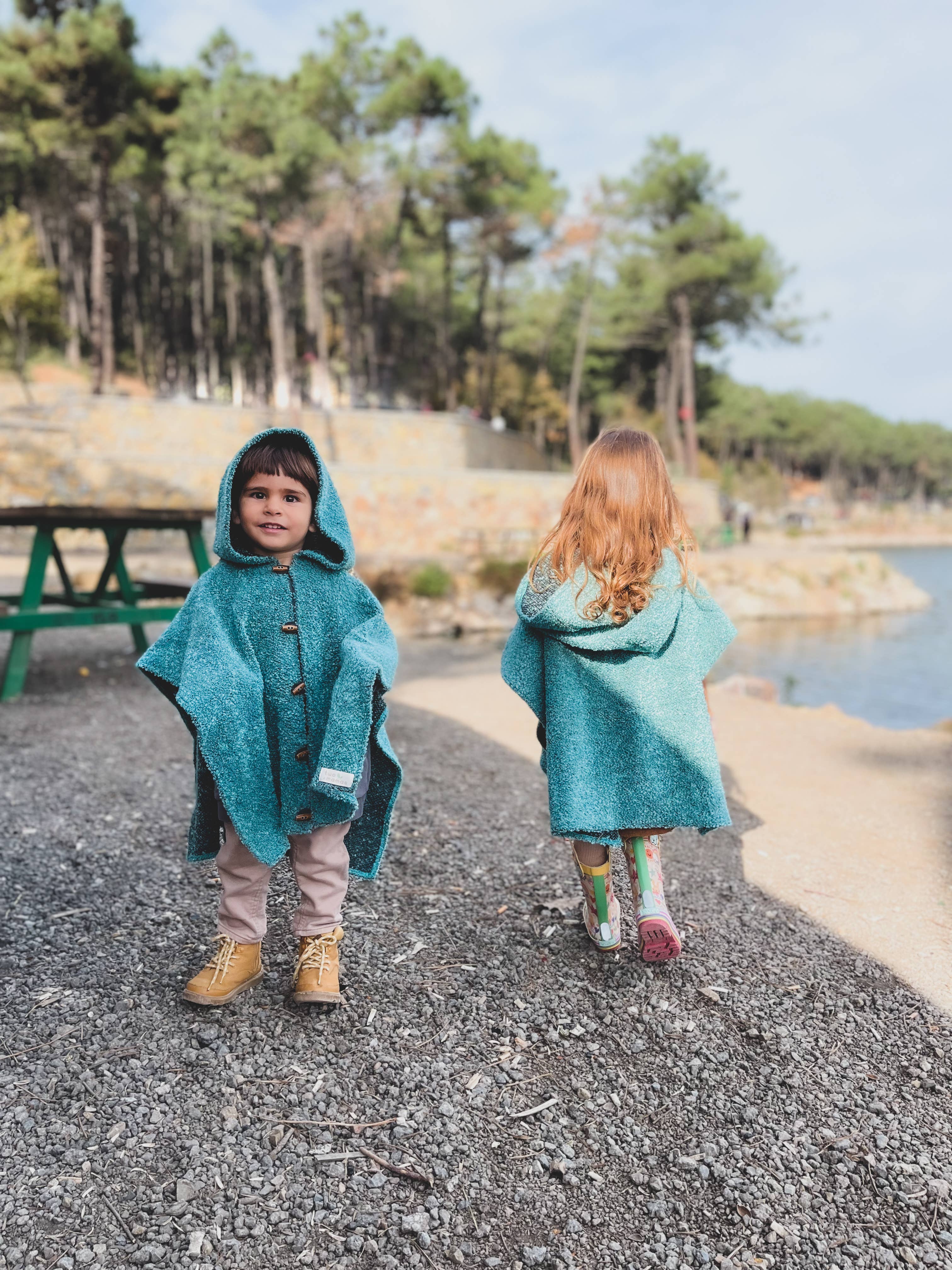 KID HOODED BOUCLE TEDDY PONCHO