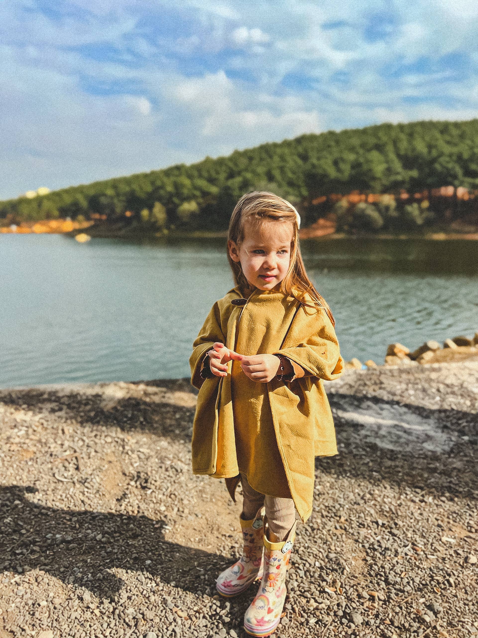 KID HOODED CASHMERE PONCHO