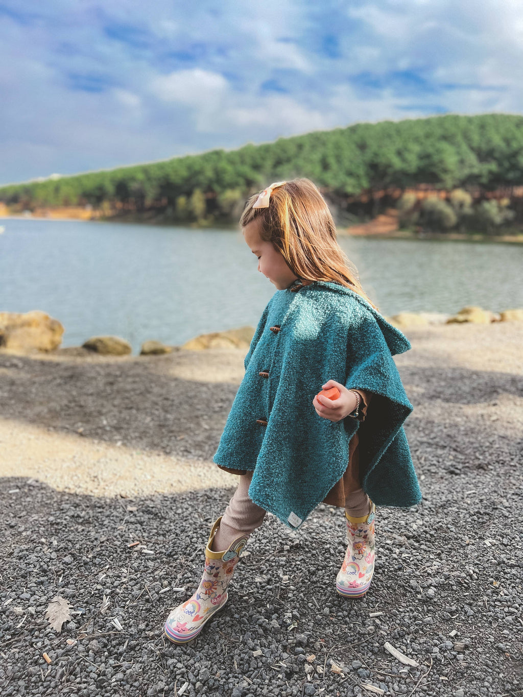 KID HOODED BOUCLE TEDDY PONCHO