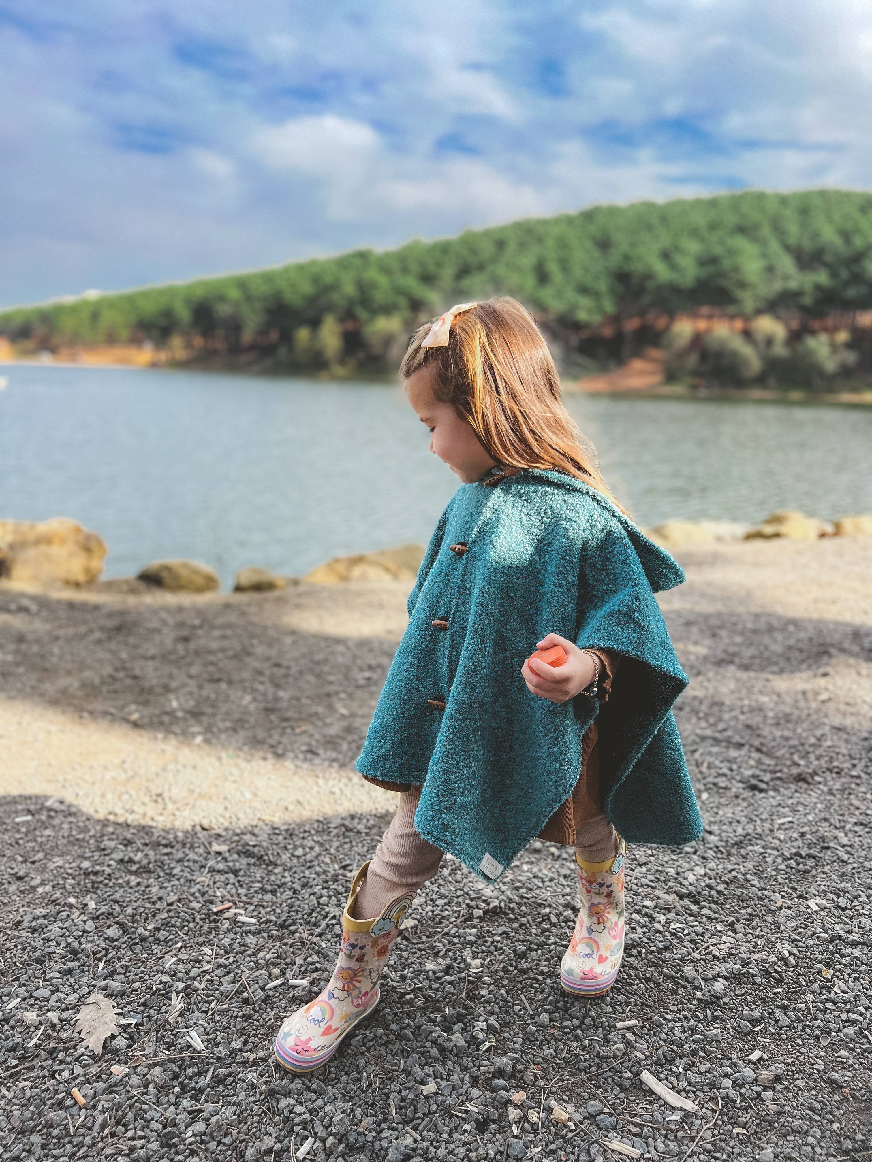 KID HOODED BOUCLE TEDDY PONCHO