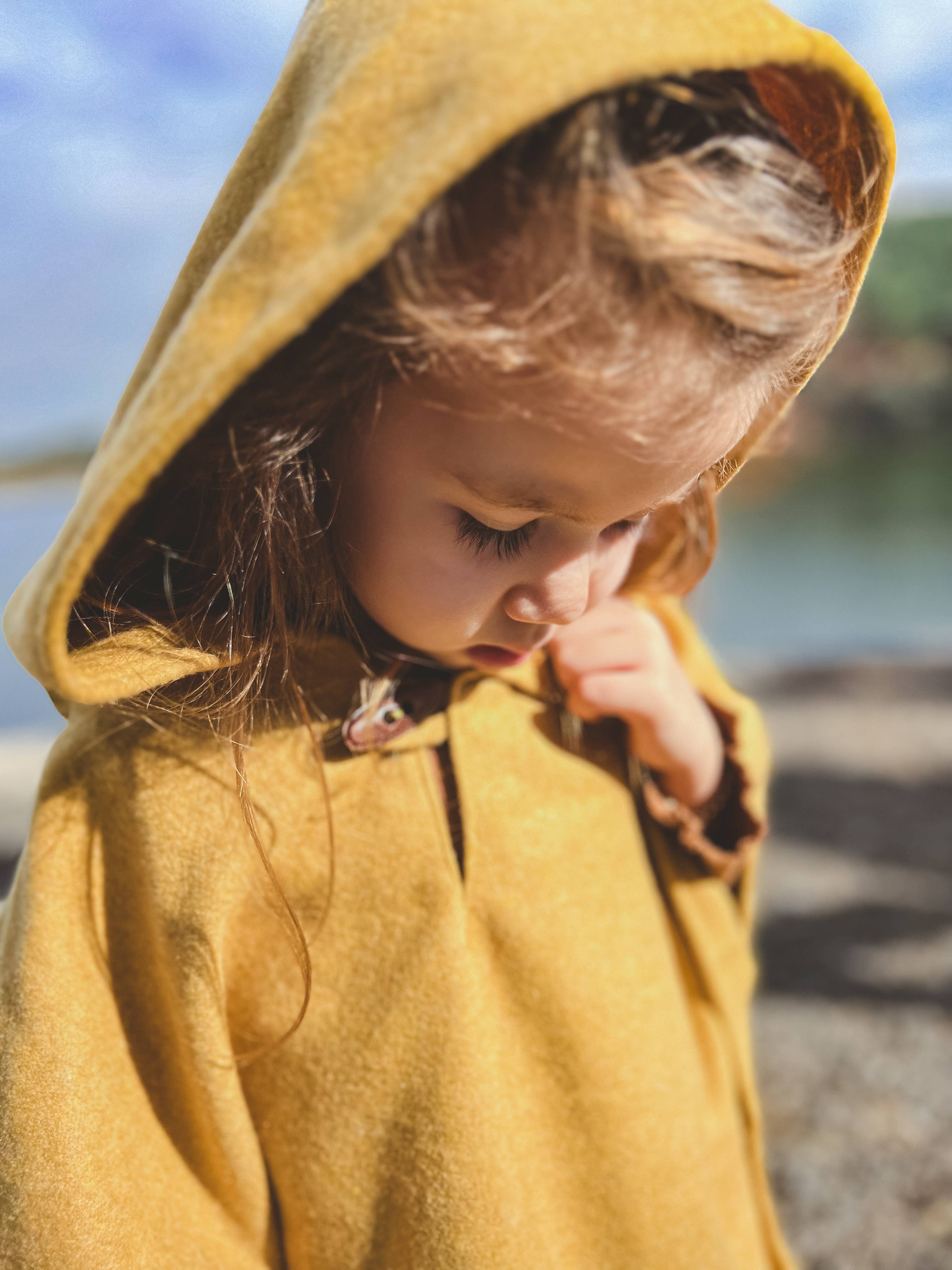 KID HOODED CASHMERE PONCHO